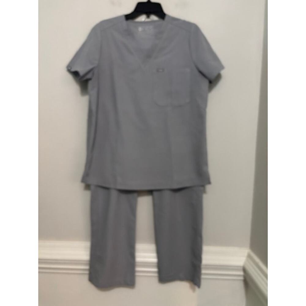 Figs Gray Women's Scrub Set